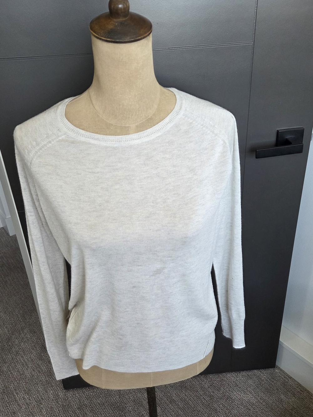 Zara Knit Ivory Lightweight Sweater Womenโs Small Side Slit Minimalist Pullover